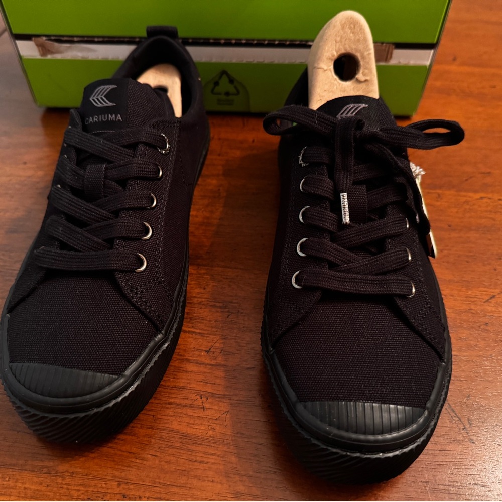 New Cariuma Unisex Black Canvas Sneakers